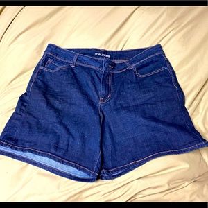 Maurice’s denim shorts size 18